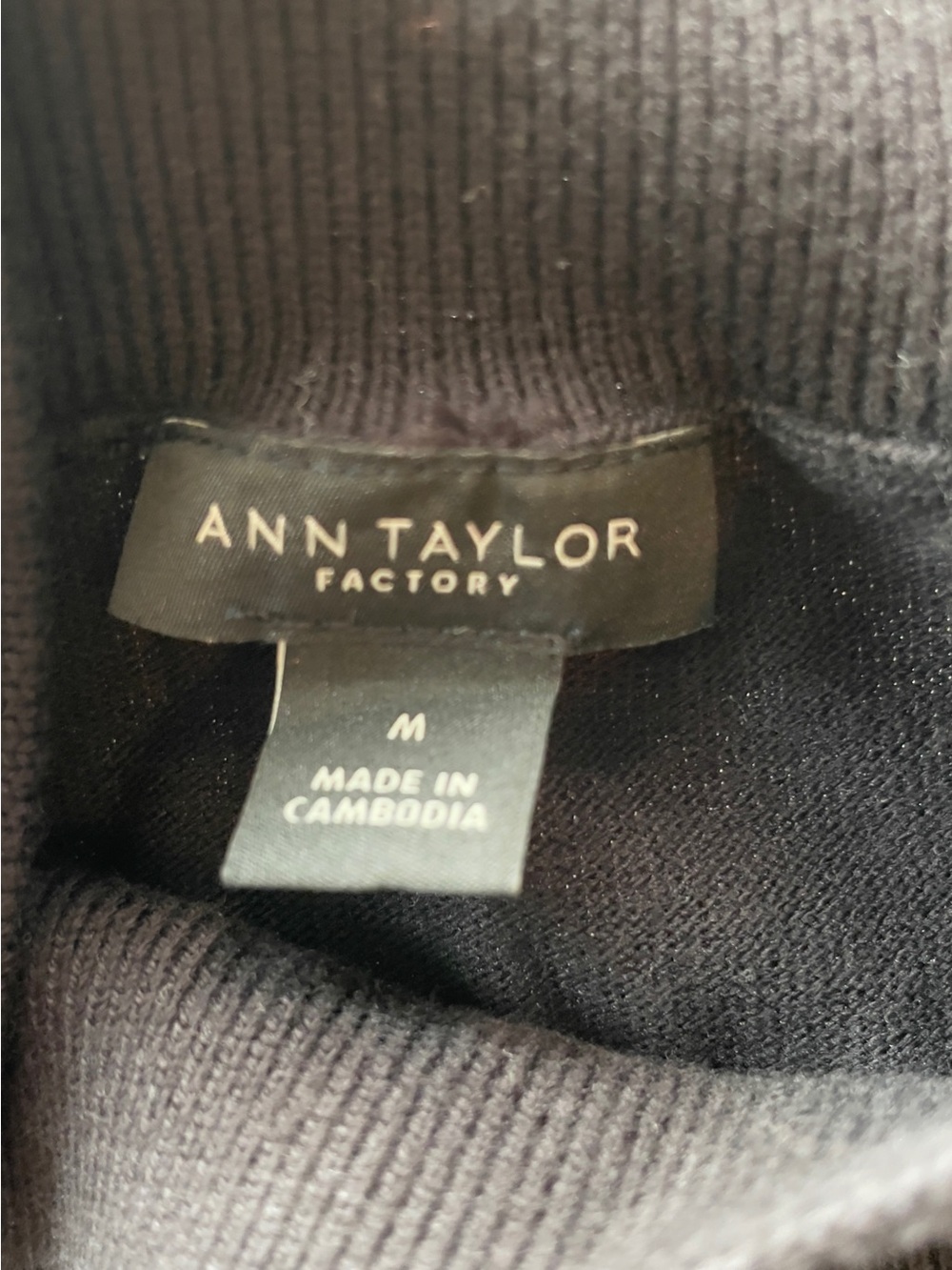 NWOT Ann Taylor Black Sleeveless Mock Neck TankS Size Medium - Picture 2 of 3